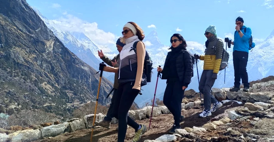 Ein Tag im Leben auf der Everest-Basislager-Trekkingtour: Tagesablauf von Sonnenaufgang bis Schlafengehen